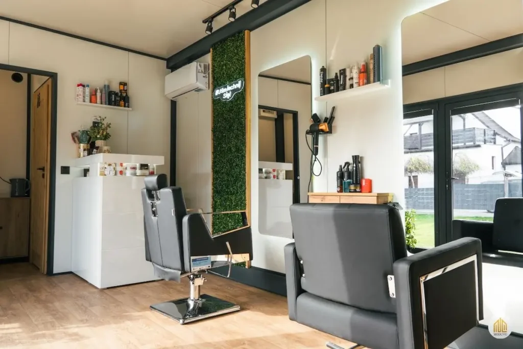 Nowoczesny mobilny salon fryzjerski w kontenerze widok na wnętrze i stanowiska